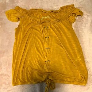 Cute stylish off the shoulder top, perfect for the summer!